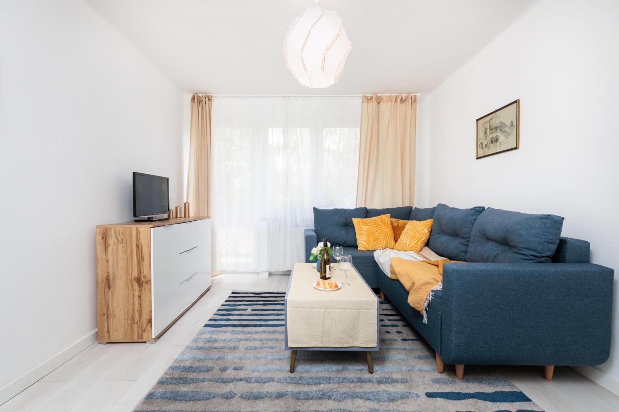 Quiet Quarter - By Upstairs Apartment *