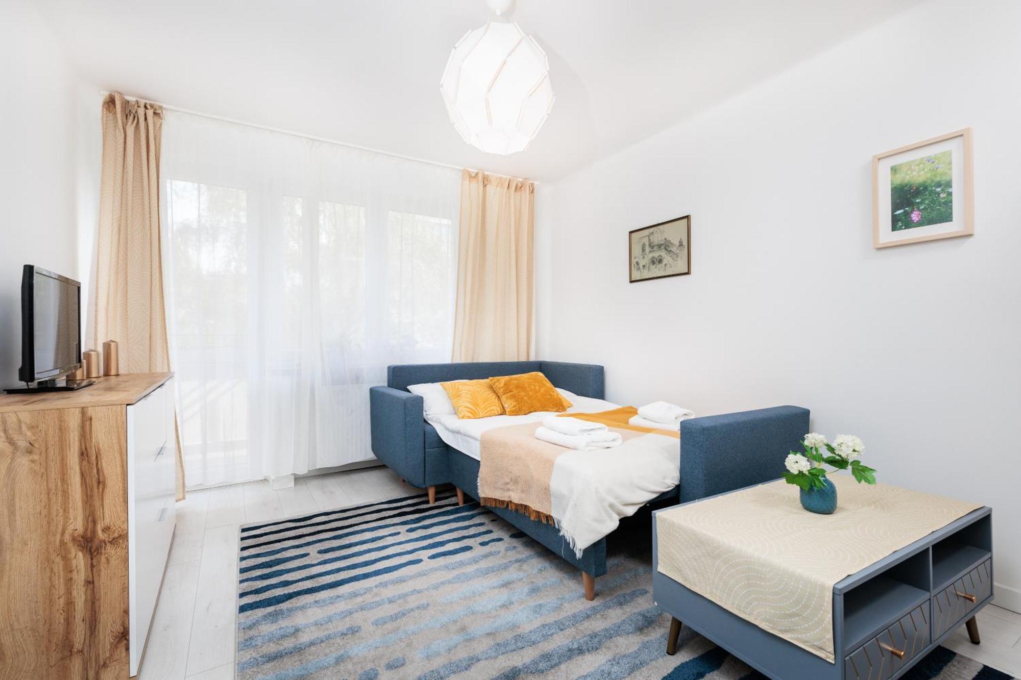 Quiet Quarter - By Upstairs Apartment *